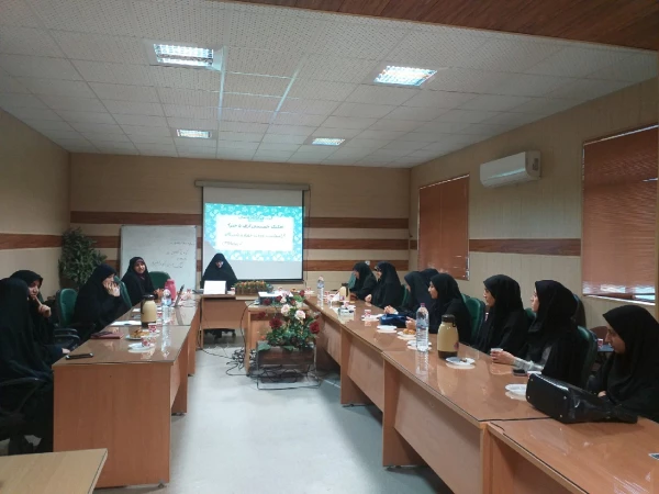 برگزاری کرسی آزاد اندیشی به مناسبت هفته ی وحدت حوزه و دانشگاه در پردیس