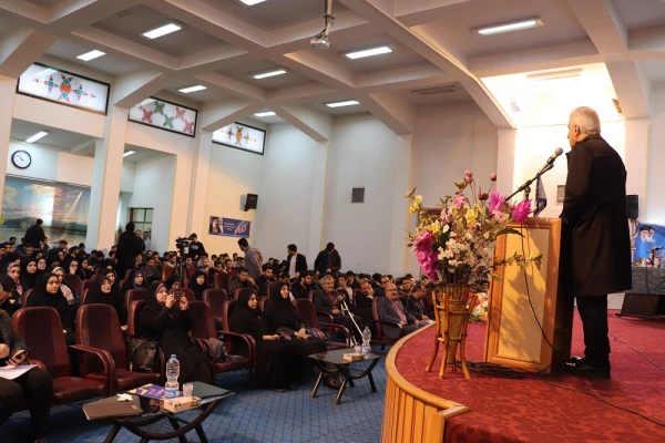 حضور دانشجومعلمان پردیس در مراسم گرامیداشت هفته پژوهش