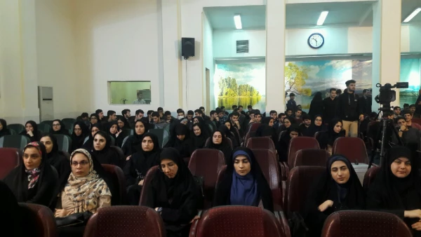 حضور دانشجومعلمان پردیس در مراسم گرامیداشت هفته پژوهش