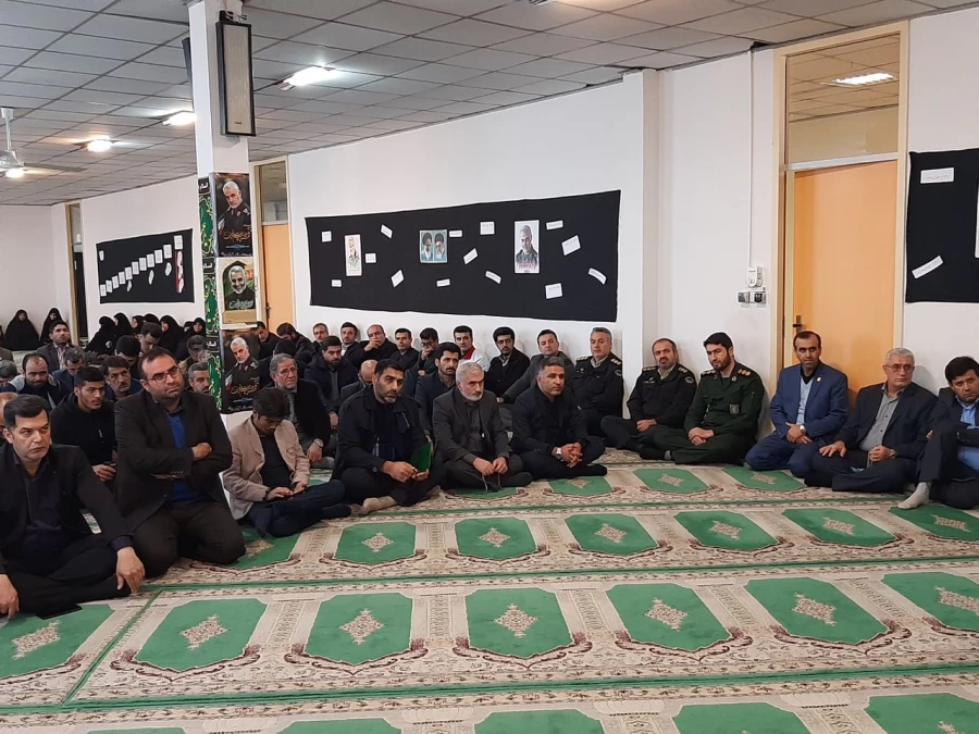 حضور کارکنان پردیس در مراسم سوگواری سردار سپهبد حاج قاسم سلیمانی در مرکز حضرت فاطمه (س) قائم شهر به روایت تصویر 2