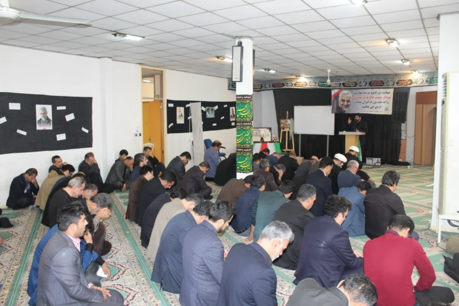 حضور کارکنان پردیس در مراسم سوگواری سردار سپهبد حاج قاسم سلیمانی در مرکز حضرت فاطمه (س) قائم شهر به روایت تصویر 2