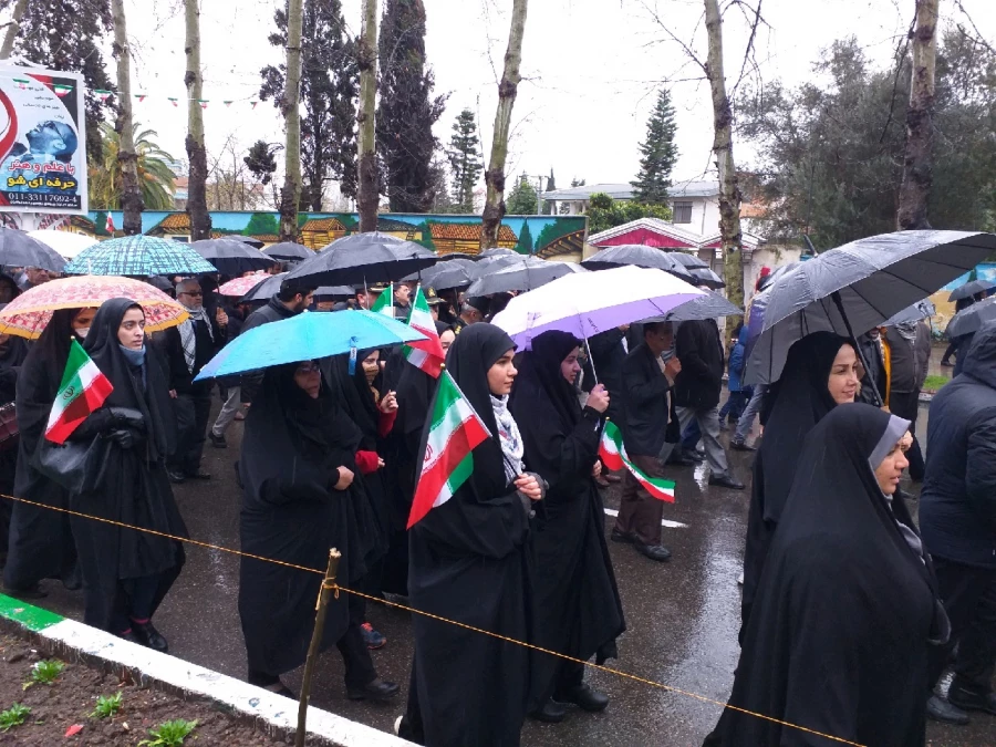 حضور دانشجویان و کارکنان پردیس در راهپیمایی 22 بهمن سال 1398 به روایت تصویر 8