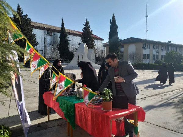 برپایی ایستگاه صلواتی به مناسبت ایام ا.. دهه فجر در پردیس 4