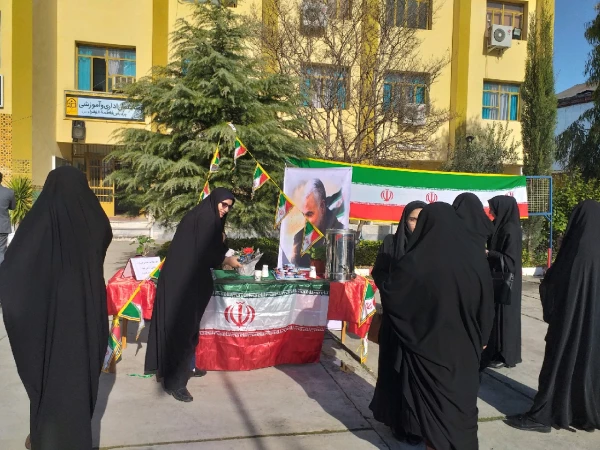 برپایی ایستگاه صلواتی به مناسبت ایام ا.. دهه فجر در پردیس 5