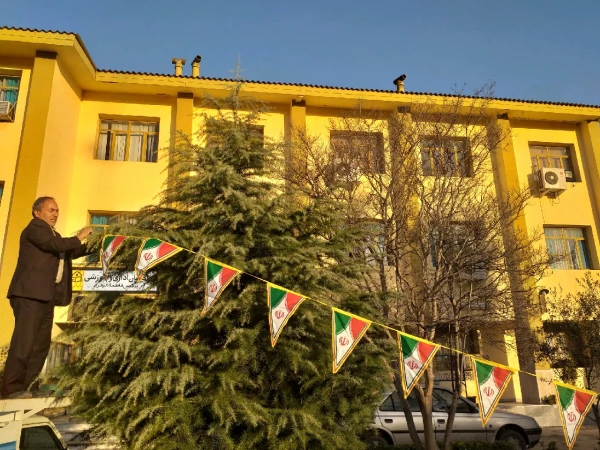 برپایی ایستگاه صلواتی به مناسبت ایام ا.. دهه فجر در پردیس 6