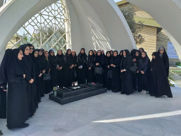 ادای احترام به مقام شامخ شهدای گرانقدر ایران اسلامی  توسط کارکنان و دانشجویان با زیارت مزار شهدای گمنام دانشگاه فرهنگیان به مناسبت میلاد خجسته  حضرت فاطمه زهرا (س) سرور بانوان جهان  2