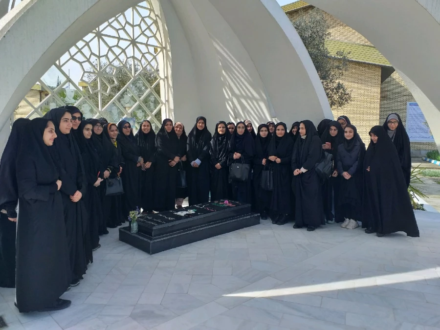 ادای احترام به مقام شامخ شهدای گرانقدر ایران اسلامی  توسط کارکنان و دانشجویان با زیارت مزار شهدای گمنام دانشگاه فرهنگیان به مناسبت میلاد خجسته  حضرت فاطمه زهرا (س) سرور بانوان جهان  2