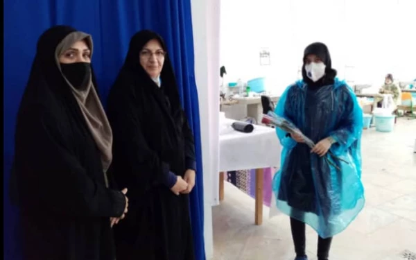 بازدید مسئولین پردیس فاطمه الزهرا(س)  از کارگاه گروه جهادی تولید ماسک  و لباس کادر درمان با همت دانشجویان پردیس 2