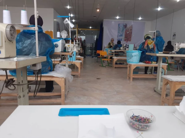بازدید مسئولین پردیس فاطمه الزهرا(س)  از کارگاه گروه جهادی تولید ماسک  و لباس کادر درمان با همت دانشجویان پردیس 2