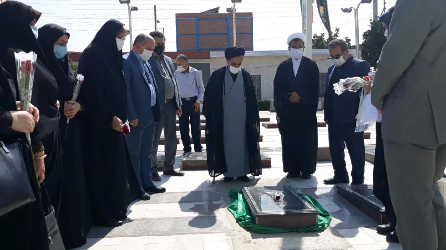 غبارروبی و عطرافشانی مزار شهدای دفاع مقدس ، مدافعان حرم و مدافعان سلامت به مناسبت هفته دفاع مقدس  6