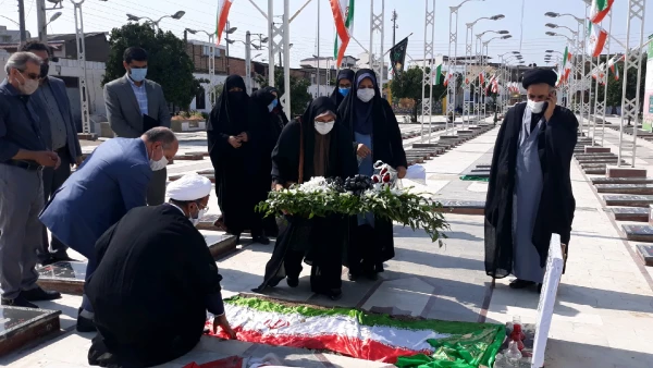 غبارروبی و عطرافشانی مزار شهدای دفاع مقدس ، مدافعان حرم و مدافعان سلامت به مناسبت هفته دفاع مقدس  10